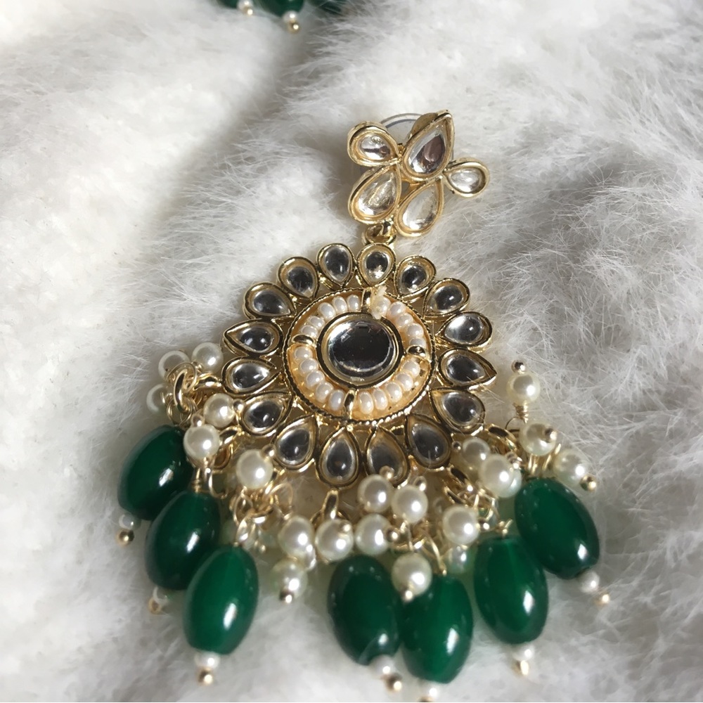 Premium Kundan Earrings - Picture 4 of 6